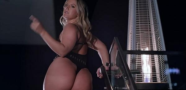  TUSHYRAW Curvaceous Candice gets her asshole stretched out